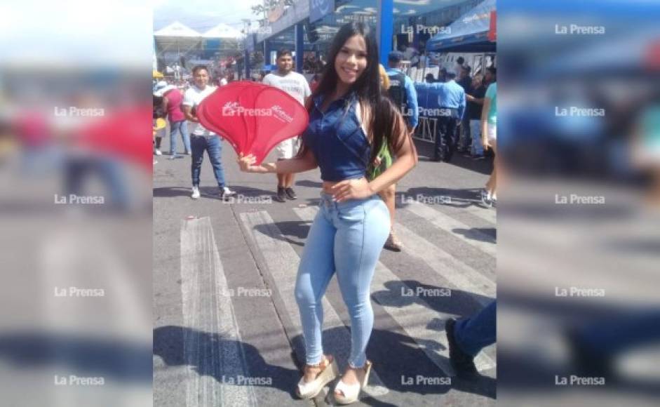 La belleza femenina también está adornando el cierre de la feria en La Ceiba.