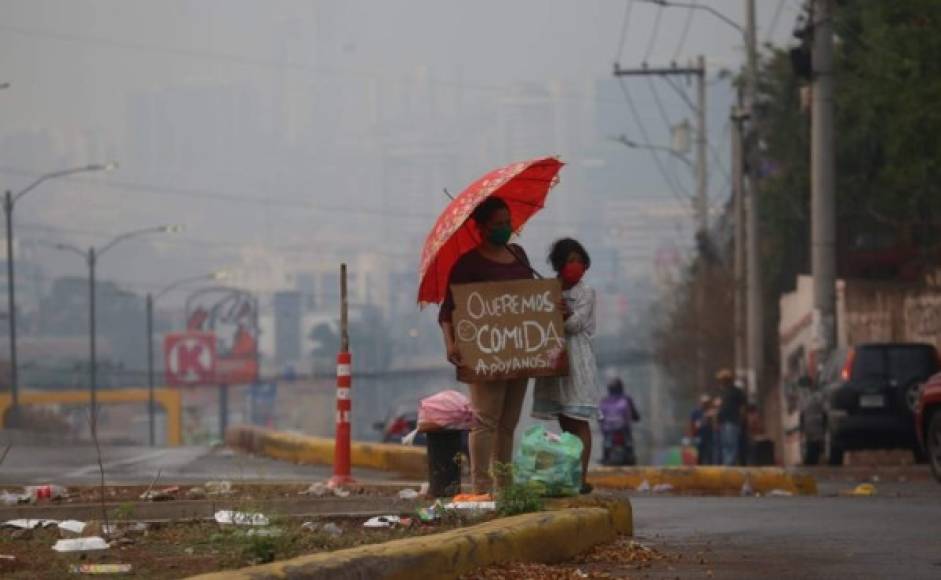 Hay un viejo adagio que recuerda que con la llegada del mes de mayo finalizan los calores del verano. Con esa esperanza recibieron las primeras lluvias en Tegucigalpa, las que se adelantaron este jueves 30 de abril, yendo contra los pronósticos de las creencias hondureñas.