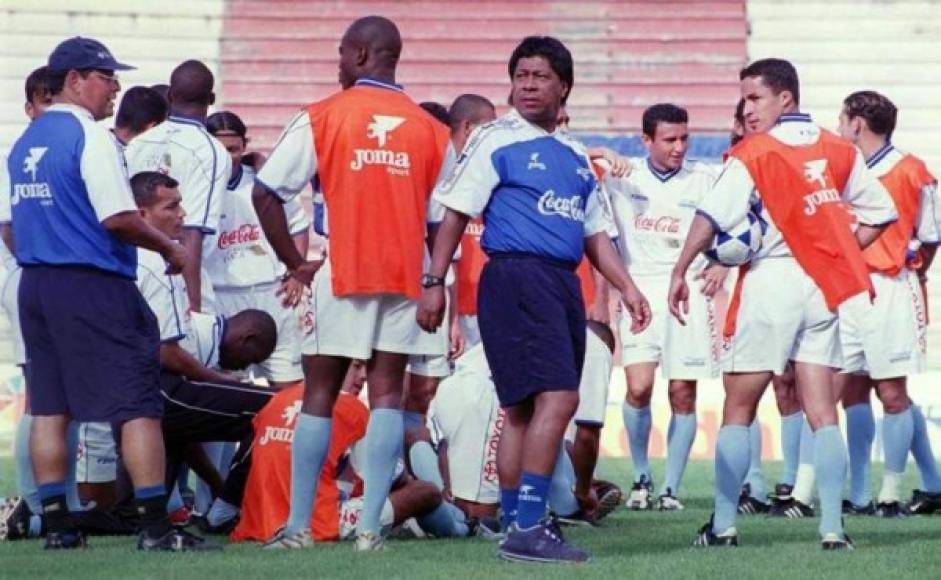 Para muchos, esa selección que dirigió 'Primitivo' Maradiaga es la mejor que ha tenido en la historia Honduras, pero no logró la clasificación al Mundial 2002.