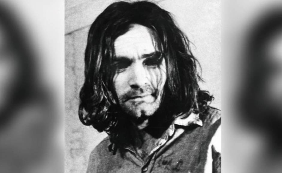 Desde su infancia Manson cometió pequeños robos y otros delitos, por lo que con frecuencia pasaba temporadas entre rejas. En 1955, con 21 años, fue condenado a cinco años de cárcel por robo de automóvil, pero obtuvo la libertad condicional.