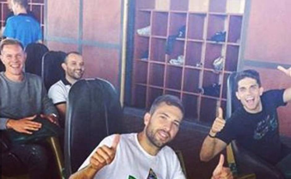 Marc Bartra compartió en Instagram un collage de fotos con sus compañeros, Ter Stegen, Jordi Alba.
