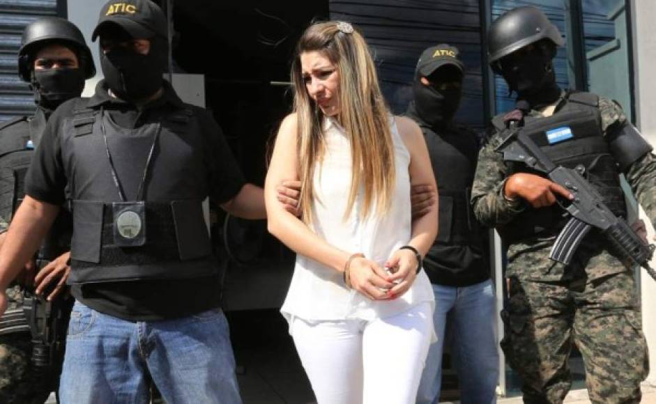 Ena Elizabeth Hernández Amaya (36), compañera de hogar de José Miguel Handal Pérez -mejor conocido como “Chepe” Handal, se vio envuelta en problemas con la justicia. Ambos han sido acusados por Estados Unidos como “importantes narcotraficantes” .