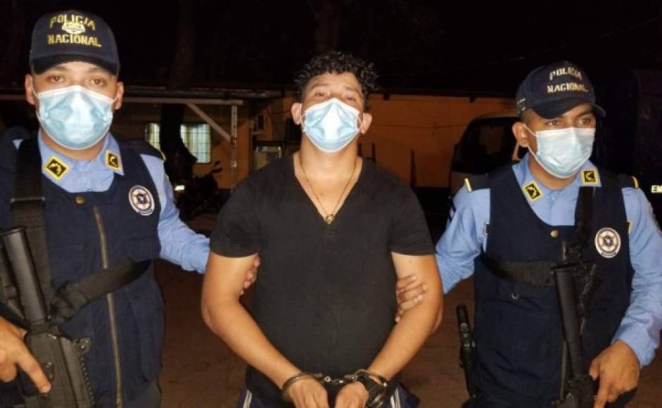 El cuarto capturado por este caso es Saúl Ernesto Urbina Burgos (26), de oficio taxista, supuesto cabecilla de la organización delictiva 'Los Pelones', conocido criminalmente como 'Polache'.
