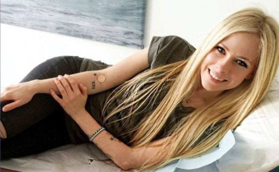 La cantante canadiense Avril Lavigne anunció su regreso a los escenarios en una emotiva carta dedicada a sus seguidores en la que reveló que había 'aceptado la muerte' tras contraer en 2014 la enfermedad de Lyme.