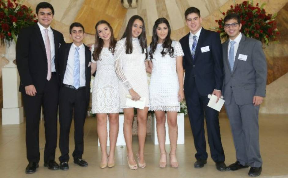 Pedro Larach, Fernanda López, Gabriela Sikaffy, Flor Figueroa, Francisco Rivera y Rodrigo Panayotti.