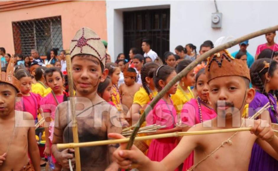 Los niños personificados de Lempira no pueden faltar en la celebración.