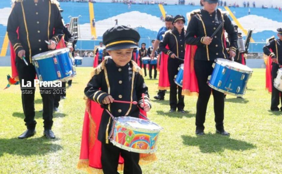 Este pequeño formó parte de una banda de guerra.