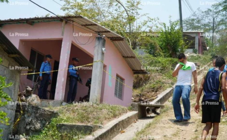 Frente a su esposa y en su casa mataron a un joven en Villanueva, Cortés. Sujetos armados entraron por la fuerza a la vivienda de Nerlin García Baca y lo acribillaron.<br/>