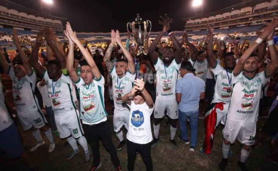 El Platense vivió una noche inolvidable al coronarse como el nuevo campeón de la Copa Presidente en su cuarta edición.