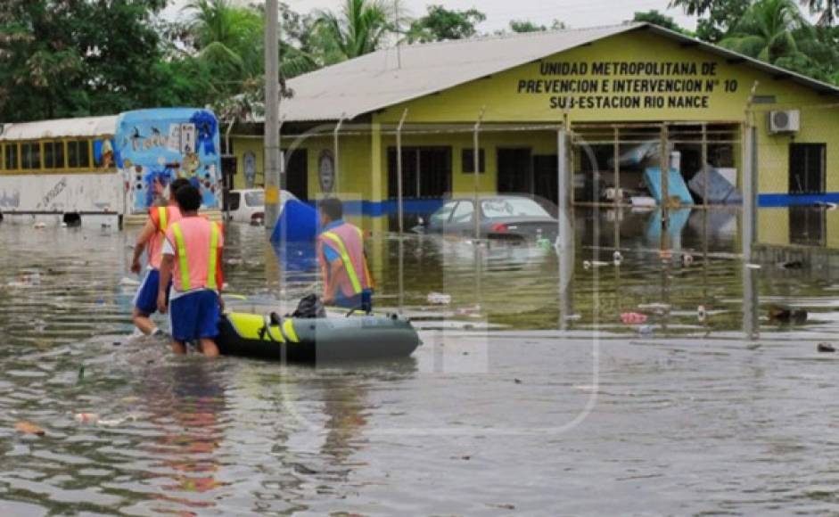 Hubo cientos de familias damnificadas en sitios como Pimienta, Potrerillos, Villanueva y Chamelecón.