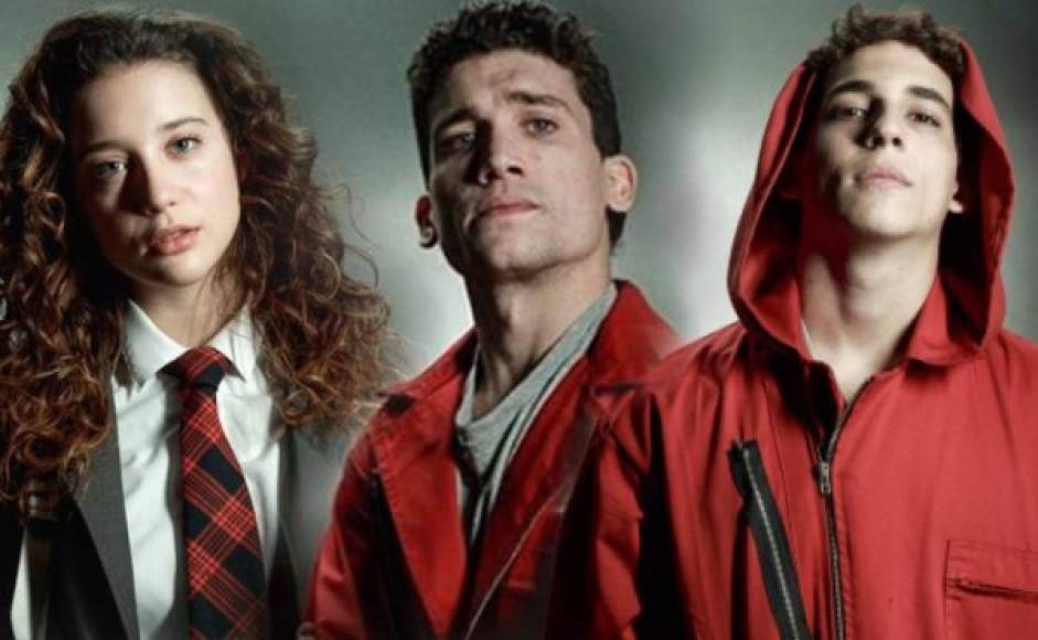 2. Nexos con 'La casa de Papel' <br/><br/>Los pasillos de 'Las Encinas' no fue el primer escenario en el que coincidieron María Pedraza, Jaime Lorente y Miguel Herrán. Antes de lucir el uniforme escolar como Marina Nunier, Nano García y Christian Varela respectivamente, se pasearon con monos rojos por la Real Fábrica Nacional de Moneda y Timbre. Los actores interpretaron a Alison Parker, Denver y Rio en La Casa de Papel.