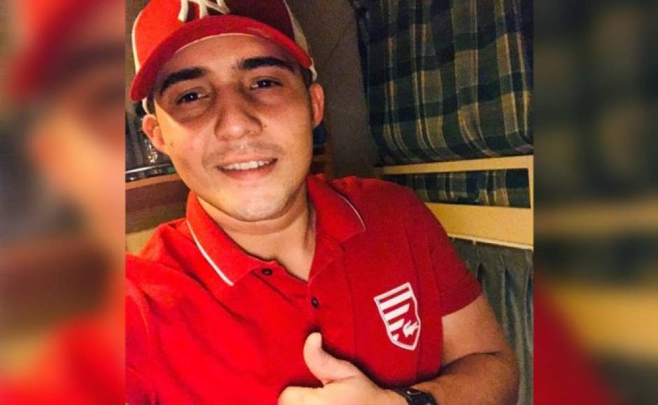 Jonathan Álvarez fue sorprendido por sujetos desconocidos mientras se encontraba con su hermano.