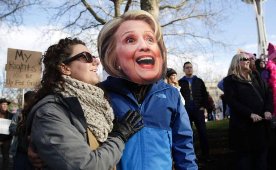 Los carteles con el rostro de Hillary Clinton también se pudieron observar en las protestas del fin de semana en Washington.