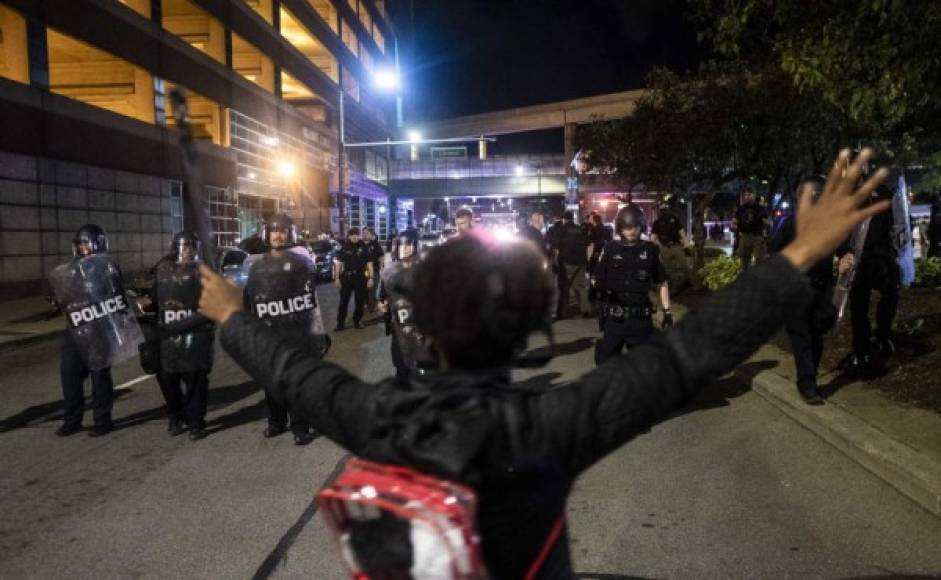 Las protestas han dejado varios arrestados por todo el país.