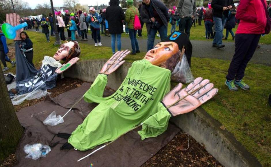 Los carteles exigian a Trump apoyar a los movimientos feministas.