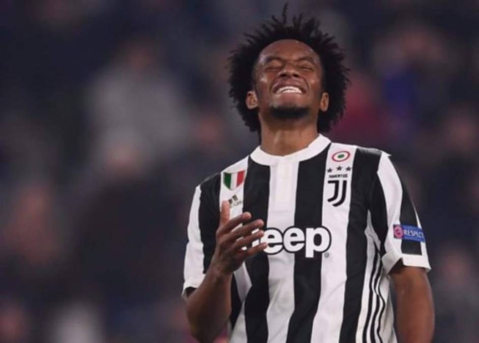 Además de los once mencionados, la Juve contaría con grandes recambios en el banquillo como el colombiano Juan Cuadrado. El sudamericano llevaba el dorsal 7 y se lo ha concedido a Cristiano Ronaldo.