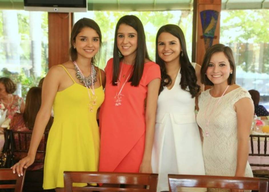 Norma Valladares, Clau Fernández, Elena Flores y Gaby Soto.