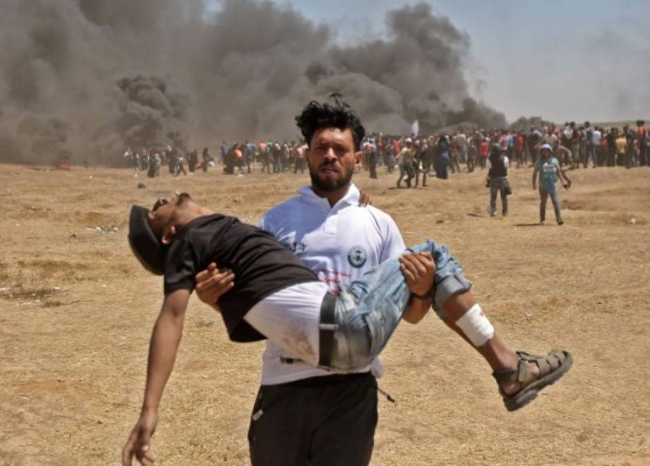 'Si nos quitan Jerusalén. No hay nada más que perder', dijo sobre el traslado ayer de la Embajada de EEUU a esta ciudad el manifestante Amar Imad, que hoy regresó a uno de los puntos de protesta, donde los asistentes coincidían en denunciar que 'la Nakba continúa'.