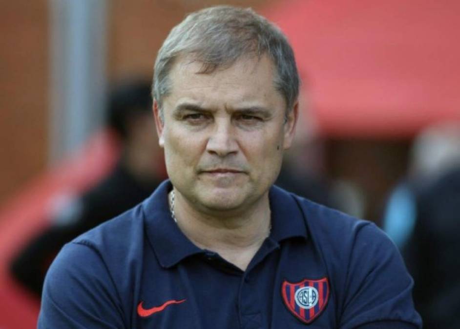 Diego Aguirre: Después de la eliminación de San Lorenzo a manos de Lanús en los cuartos de final de la Copa Libertadores, el entrenador Diego Aguirre ha presentado su dimisión. Y los dirigentes del equipo argentino la han aceptado.