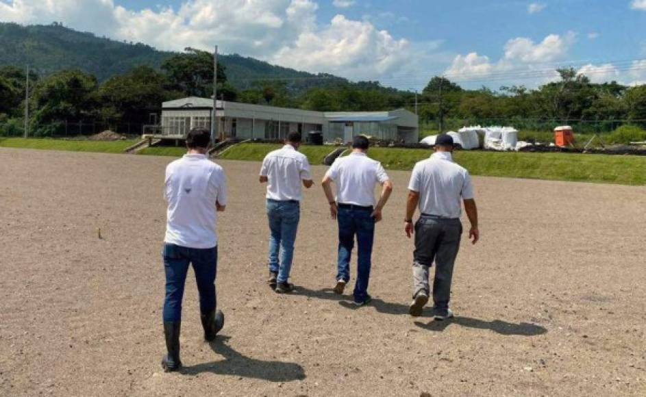 El reciente fin de semana, el Olimpia anunció que su presidente Rafael Villeda visitó los trabajos de construcción de lo que será su nueva sede deportiva.