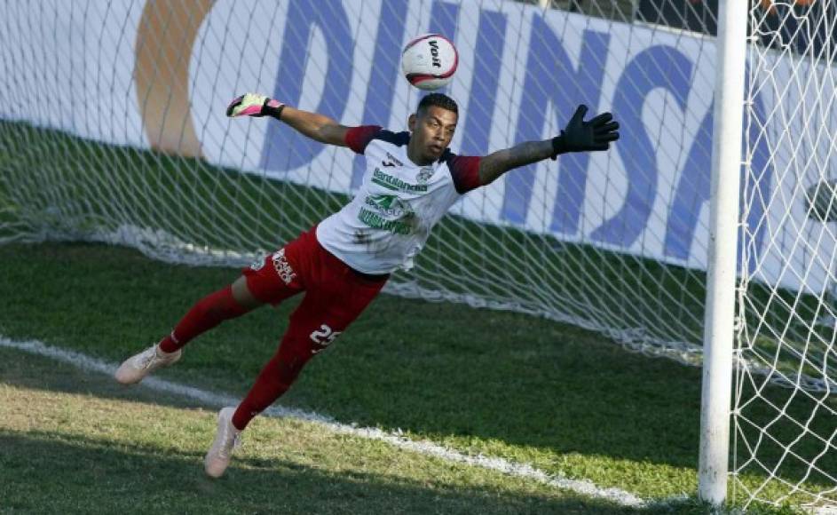 Denovan Torres (Marathón) - Es el portero titular del equipo que es líder del actual Torneo Clausura 2019 y tiene opciones de entrar en la lista de Coito.