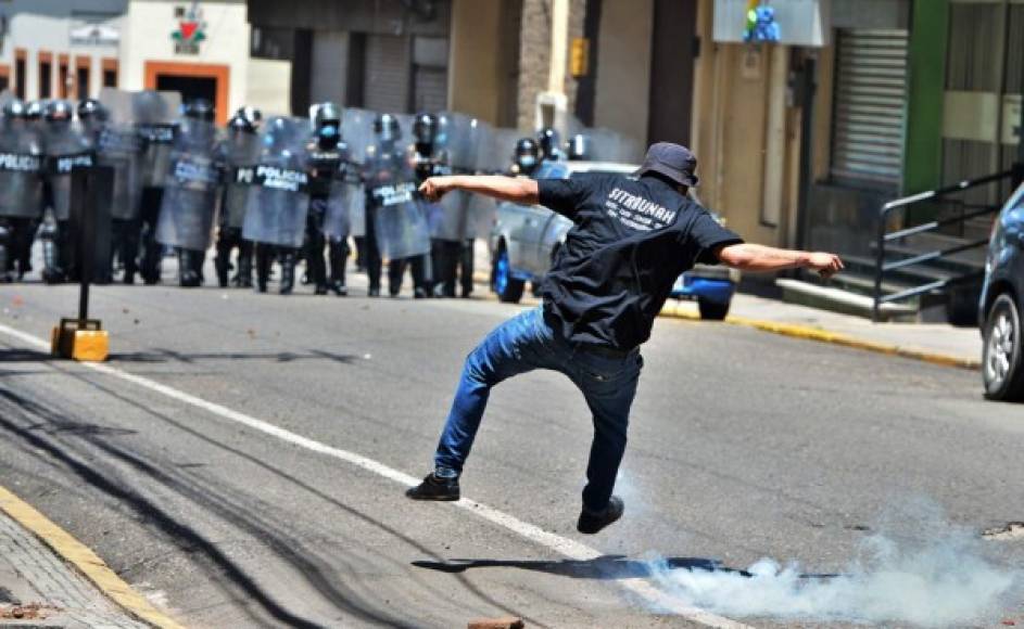 Durante varios años los sindicatos de trabajadores han realizado desfiles paralelos a los realizados por los colegios que celebran las fiestas patrias, pero debido a la emergencia sanitaria este año se cancelaron las actividades cívicas.