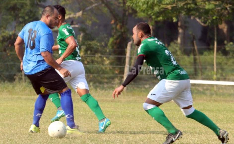 Emil Martínez: Otro de los ídolos del Marathón, derrocha su calidad en la Liga de Veteranos. Milita con el equipo verde, siempre fiel al equipo.