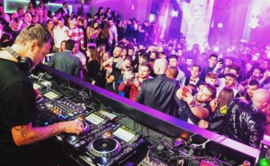 Vieri ha dado el salto a DJ de la mano de su amigo Andrea Guidi, el que le impulsó a meterse en este mundo.