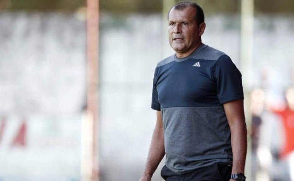 Wilmer Cruz: Tras el descenso del Juticalpa, el entrenador anunció en su cuenta de Facebook su salida del club canechero. 'Me voy derrotado, pero volveré. Te amo Juticalpa', escribió.