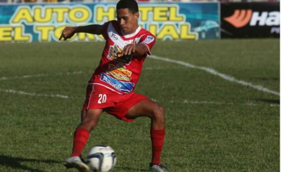 Elkin González: Tras 17 años de carrera, el experimentado mediocampista hondureño ha decidido retirarse del fútbol. Debutó en el máximo circuito del fútbol hondureño un 4 de abril del 2000 con la camisa de Real España, donde jugó durante 10 temporadas, luego fue cedido a Hispano, Universidad de Guatemala, Parrillas One y Real Sociedad, también destacó en selecciones nacionales juveniles y absolutas. 'Llegó la hora de colgar los botines', DIJO.