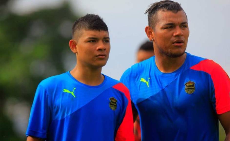 Los Martínez - Mario Martínez ha compartido el mismo sentimiento y equipo con su joven hermano Ricky, pero éste todavía no ha debutado con el primer equipo del Real España.