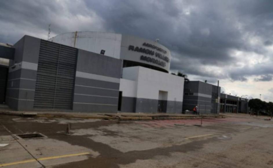 El presidente Hernández dijo que “mientras tanto está Golosón, pero esta (la rehabilitación del aeropuerto Villeda Morales) es nuestra prioridad”.