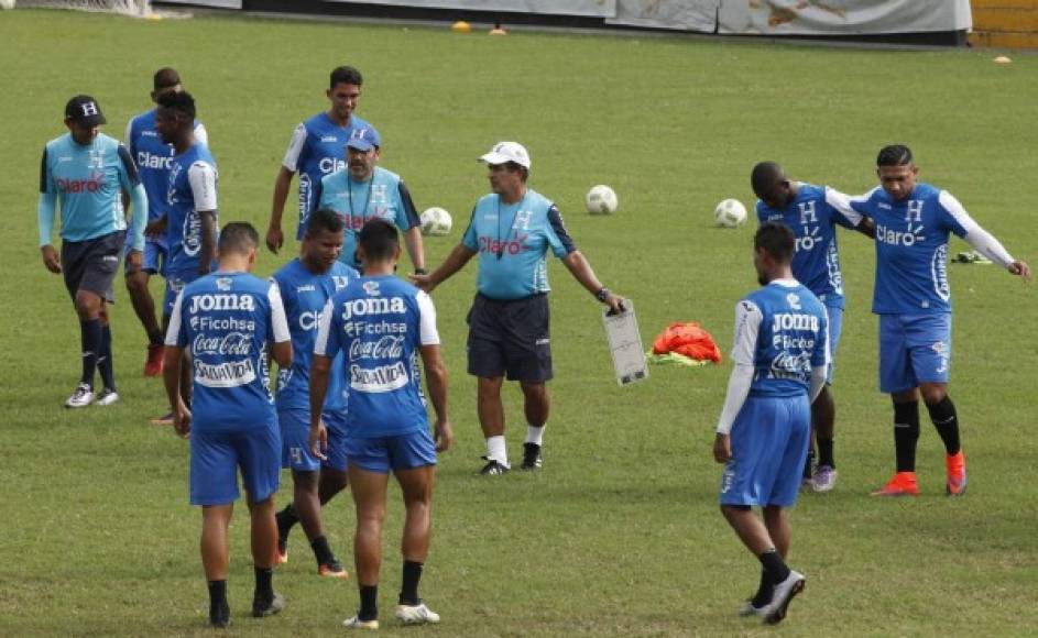 La Selección de Honduras se reporta lista para el vital encuentro de este martes contra Trinidad y Tobago, para el cual su entrenador, el colombiano Jorge Luis Pinto, ha dispuesto no contar con el tridente de ataque que había venido utilizando. A continuación te presentamos el equipo que saldrá de titular.
