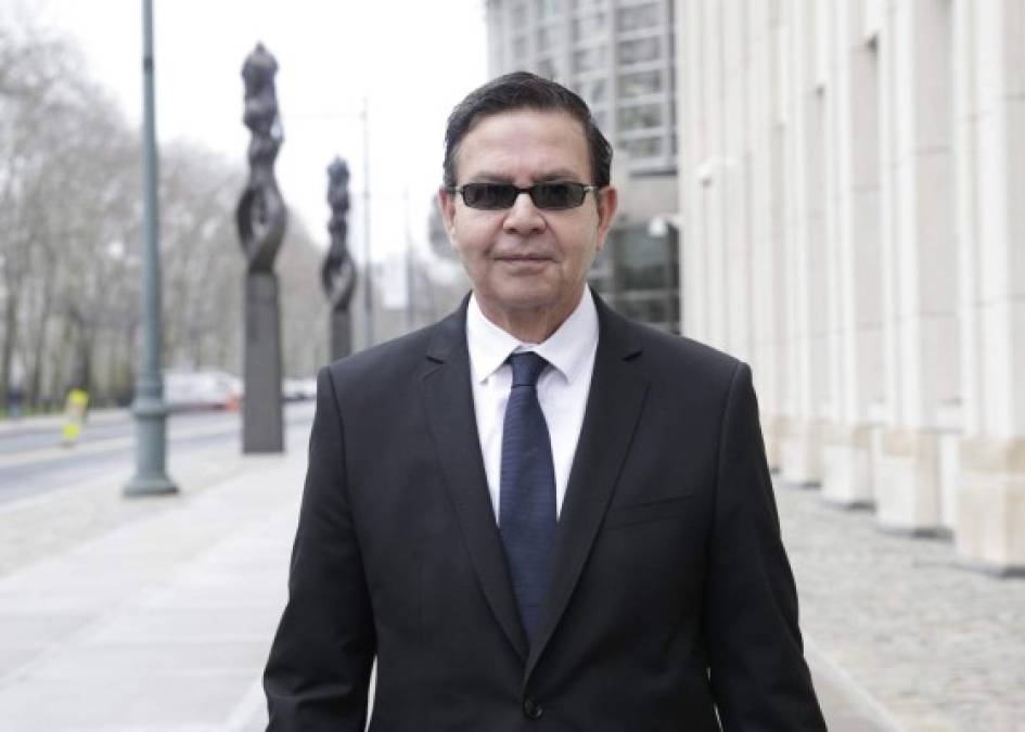 Callejas se declara culpable en EUA. El expresidente hondureño Rafael Leonardo Callejas se declaró culpable en Estados Unidos por los cargos en su contra por el escándalo de corrupción en la Fifa.<br/><br/>Callejas viajó a Estados Unidos para entregarse en diciembre de 2015 y estuvo un breve periodo de tiempo preso, pero luego salió bajo fianza. Poco más de cuatro meses después de haberse entregado, Callejas llegó a la Corte Federal de Brooklyn, adonde en marzo de este año se declaró culpable de dos de los cinco cargos que le imputan por el escándalo de la Fifa. <br/>El juez le dará sentencia el 27 de enero de 2017.