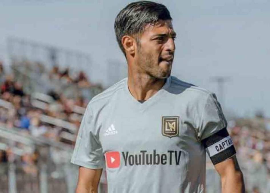 El futbolista mexicano Carlos Vela es el jugador implicado, según la chica transexual el atacante azteca invitó a salir a la travesti y reveló los mensajes.