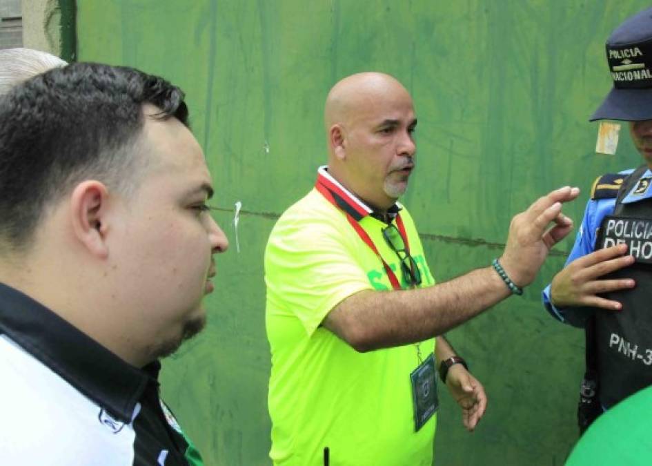 El presidente del Marathón tuvo que ir a dialogar con la afición del Motagua.