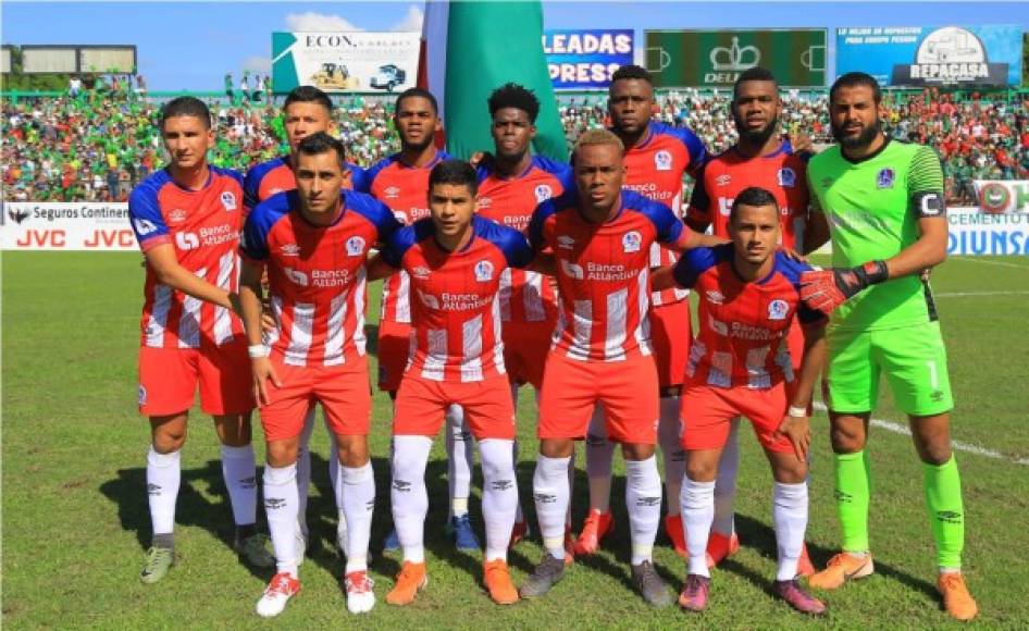 El 11 titular del Olimpia posando previo al clásico contra el Marathón.