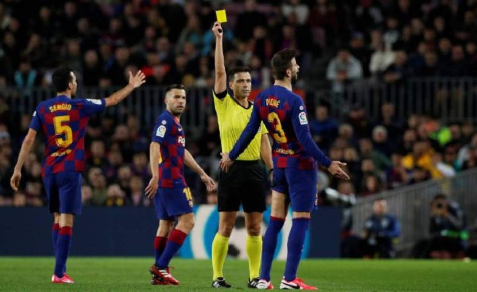 Las tarjetas amarillas mostradas durante el partido (incluida la prórroga) no se tendrán en cuenta en la tanda de penaltis. Si se le mostraran a un mismo jugador dos tarjetas amarillas, una durante el partido y otra en la tanda de penaltis, constarán en el acta arbitral como dos tarjetas y no como expulsión (tarjeta roja).