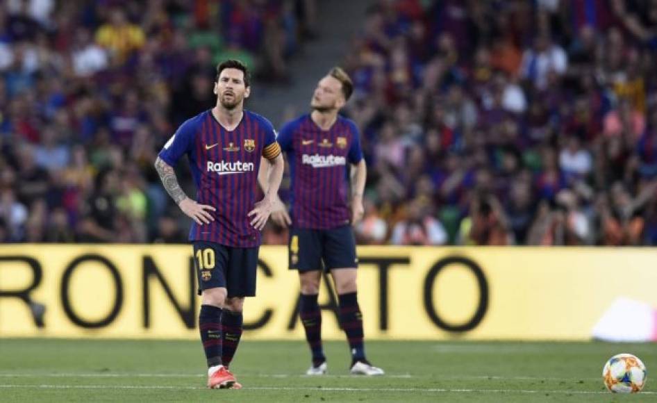 Tras quedar sin opciones de ganar la Champions League y Copa del Rey, en el FC Barcelona se viene una revolución con el tema de fichajes y salidas para la próxima temporada. La prensa de España ha revelado los jugadores que ha contactado el club catalán para el próximo torneo.