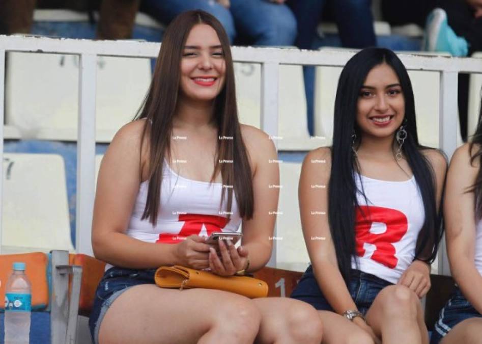 Las chicas adornaron las semifinales del duelo de las 'M' y ella cautivó en el estadio Nacional de Tegucigalpa.