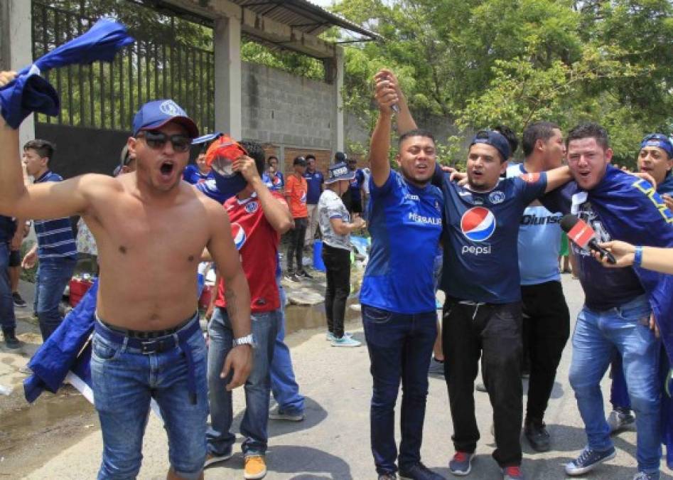 Afición del Motagua llegó al Yankel Rosenthal.