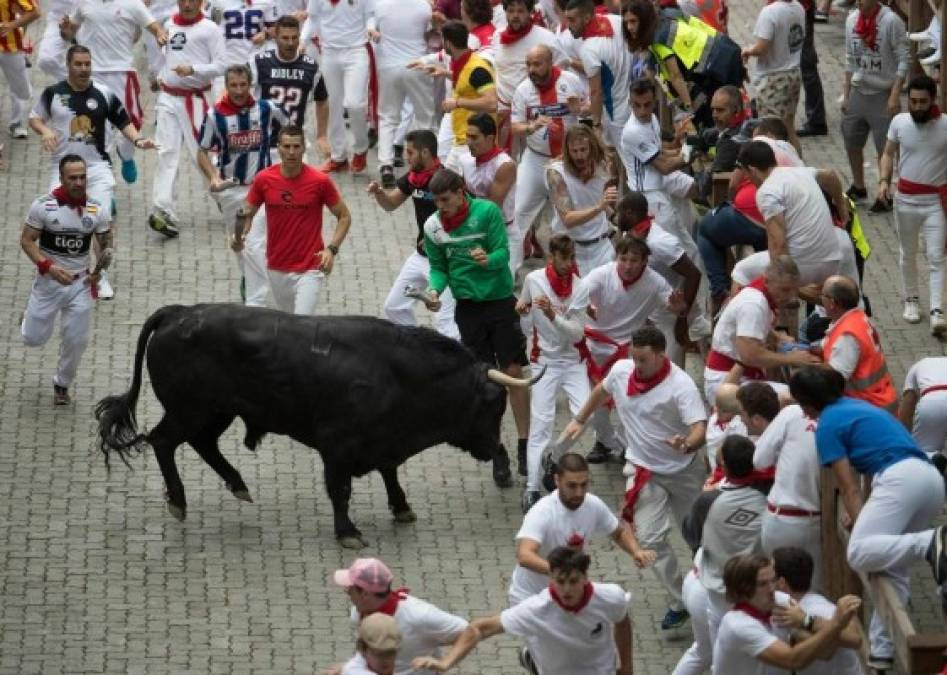 Las reses de la ganadería José Escolar Gil, en la céntrica provincia de Ávila, recorrieron en dos minutos y 13 segundos, el tiempo más rápido de esta edición, los 848,6 metros que unen el corral con la plaza de toros, donde serán matados en las corridas de la tarde.