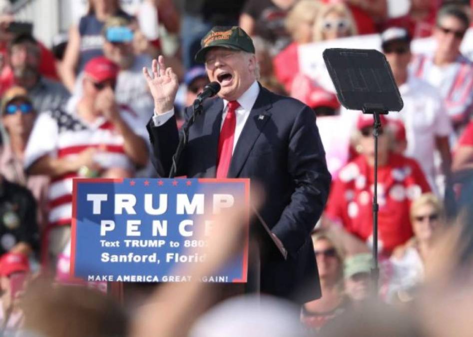 Donald Trump y Hillary Clinton se lanzaron de lleno este martes en el diverso estado de Florida, crucial en la carrera por la Casa Blanca y a dos semanas de que los estadounidenses elijan al sucesor de Barack Obama. La candidata demócrata de 69 años va adelante en los sondeos a nivel nacional, con una ventaja de 5,1 puntos porcentuales, según el promedio del grupo RealClearPolitics.