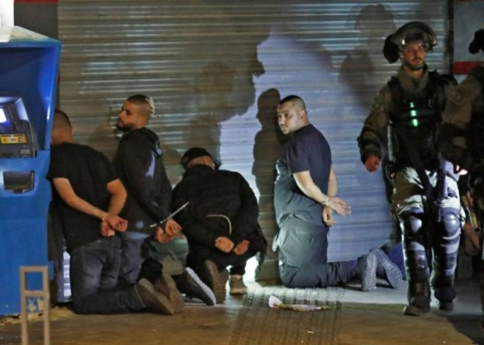 Policía israelí arresta en Lod, ciudad israelí, a árabes israelíes.