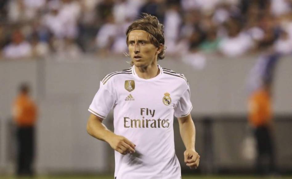 Diarios españoles aseguran que Luka Modric seguirá en el Real Madrid. A sus 34 años y con un año más de contrato por delante parece que la opción más viable es la de que continúe con la camiseta merengue la próxima temporada, además, es la mejor opción también deportivamente.