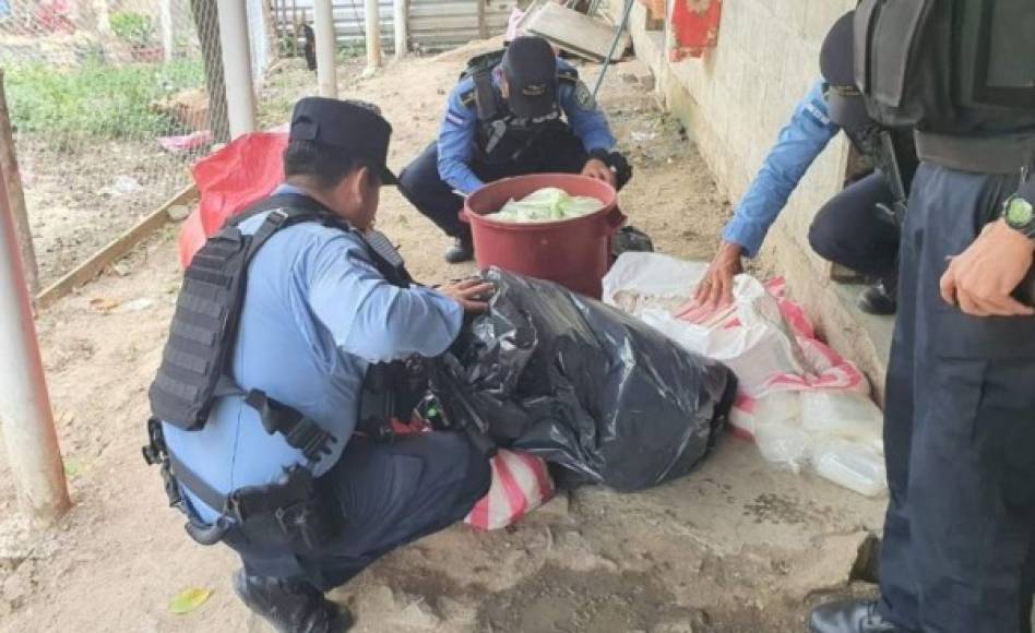 El contingente policial se acercó al sitio de captura, antes de ser atacados a balazos por malhechores. Estos repelieron la ofensiva y lograron capturar a cinco individuos. Sin embargo, varios, según el informe policial, se dieron a la fuga entre la maleza y las calles del sector.