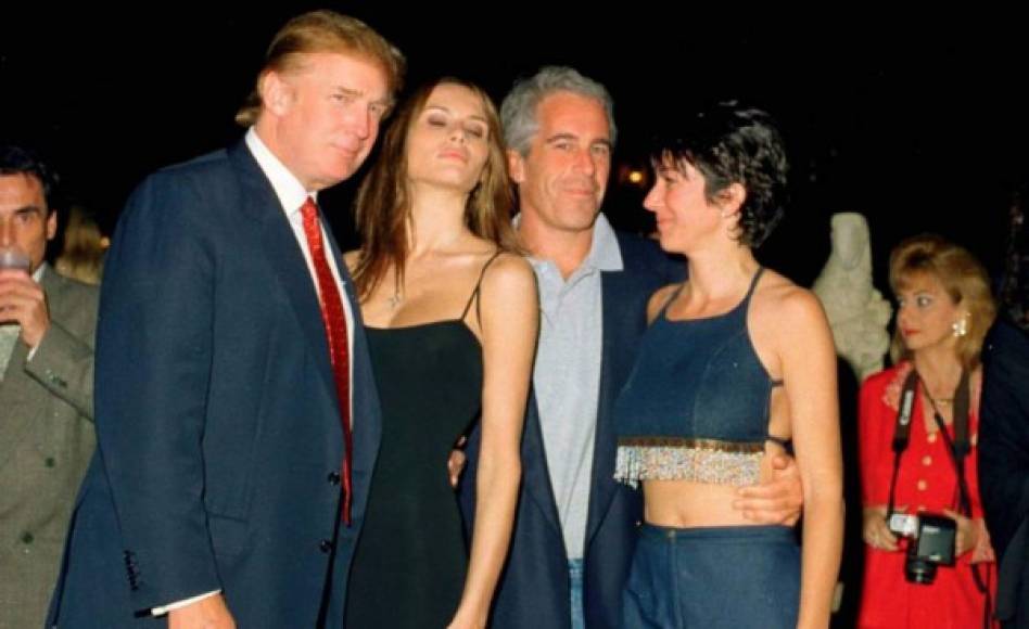 En imágenes, junto a Donald Trump, uno de sus más cercanos. También estuvo relacionado al expresidente Bill Clinton. Fue condenado en 2008 por delitos sexuales, en un caso que sacudió a Hollywood y abrió la brecha para investigaciones que persiguieron a grandes figuras del medio por delitos similares. Autoridades llegaron a identificar hasta 36 niñas abusadas por Epstein. Fue condenado a prisión, pero salió tras pagar trece meses.