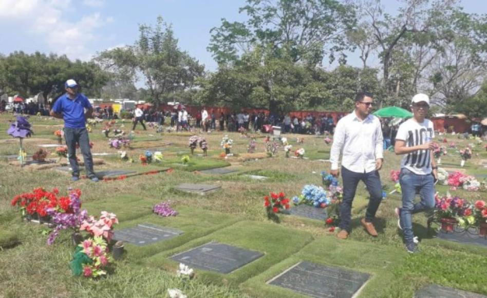 Los feligreses de la Iglesia Ebenezer se mostraron conmocionados por la muerte de su líder religiosa Ninoska.