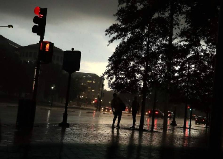 Los aeropuertos de La Guardia y JFK habian advertido de posibles retrasos de vuelos debido a la tormenta y en efecto hubo retrasos.