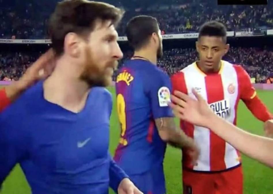 'Choco' Lozano saludó al final a Luis Suárez y a Messi.